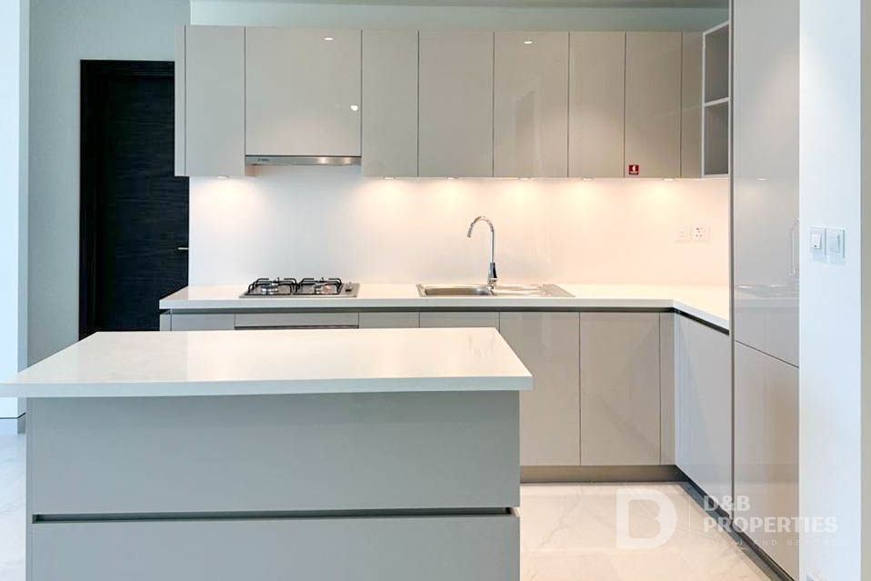 Creek View | Mid Floor | Spacious | Vacant