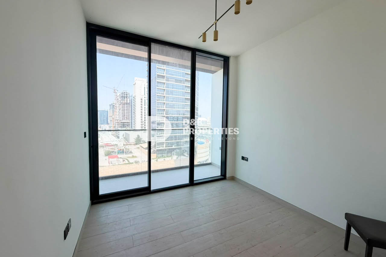 Spacious Layout | Vacant Now | Bright