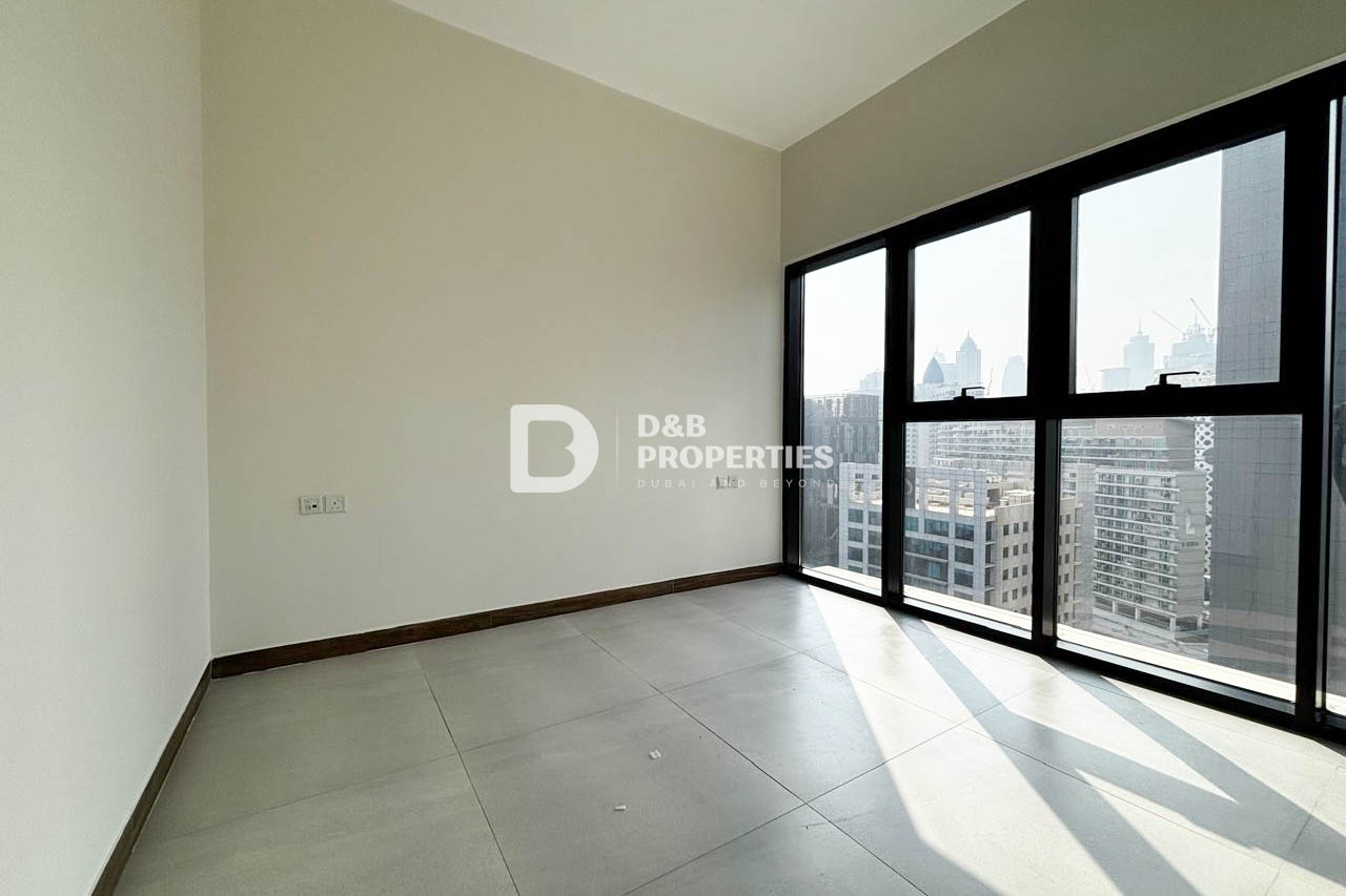 CANAL VIEW | READY TO MOVE | HIGH FLOOR