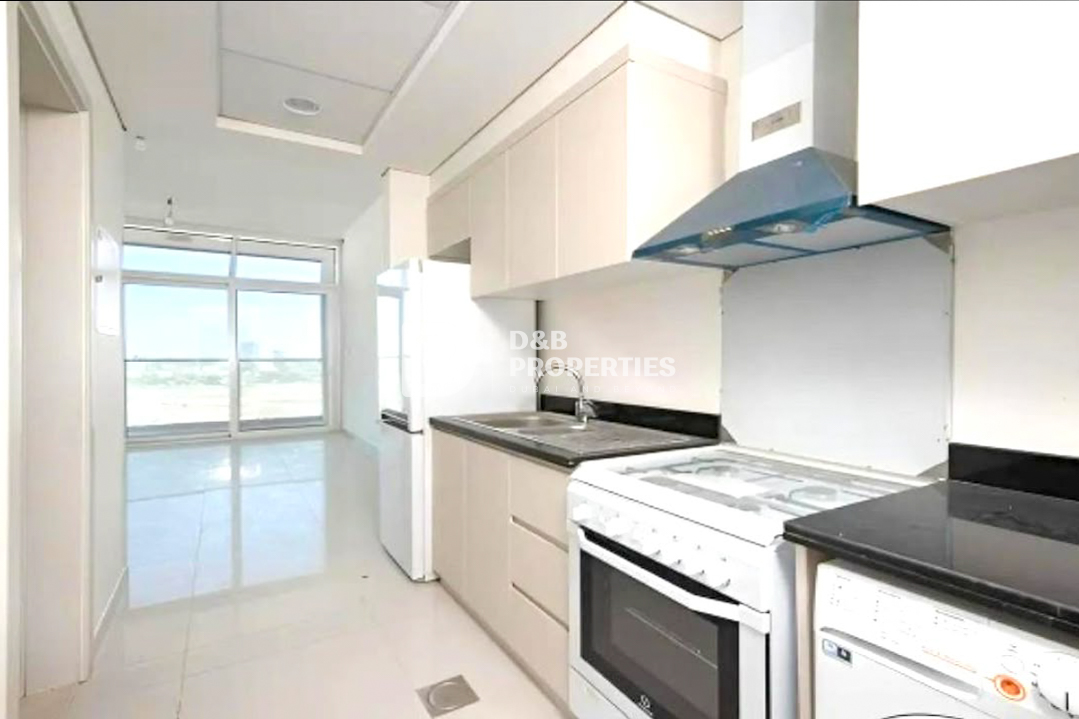 Studio with Balcony | Spacious Layout | Vacant