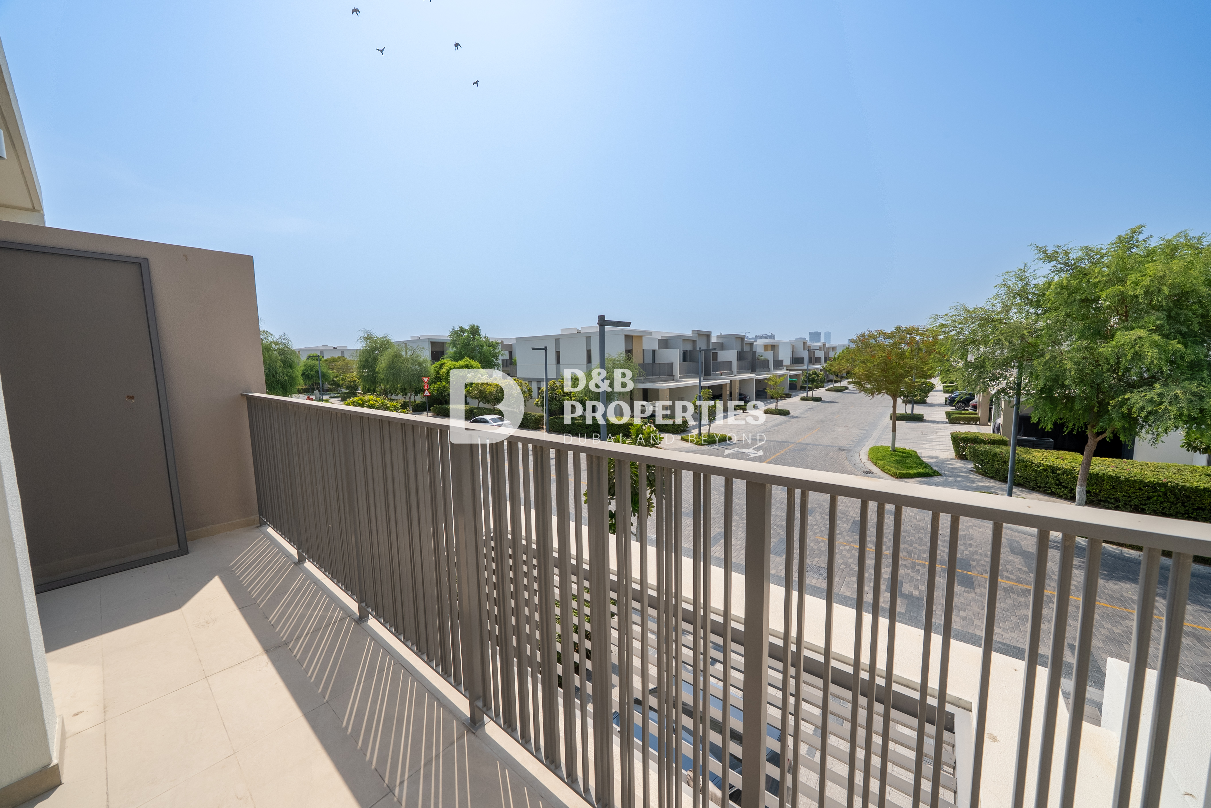 Stunning | Single Row | Close To Amenities