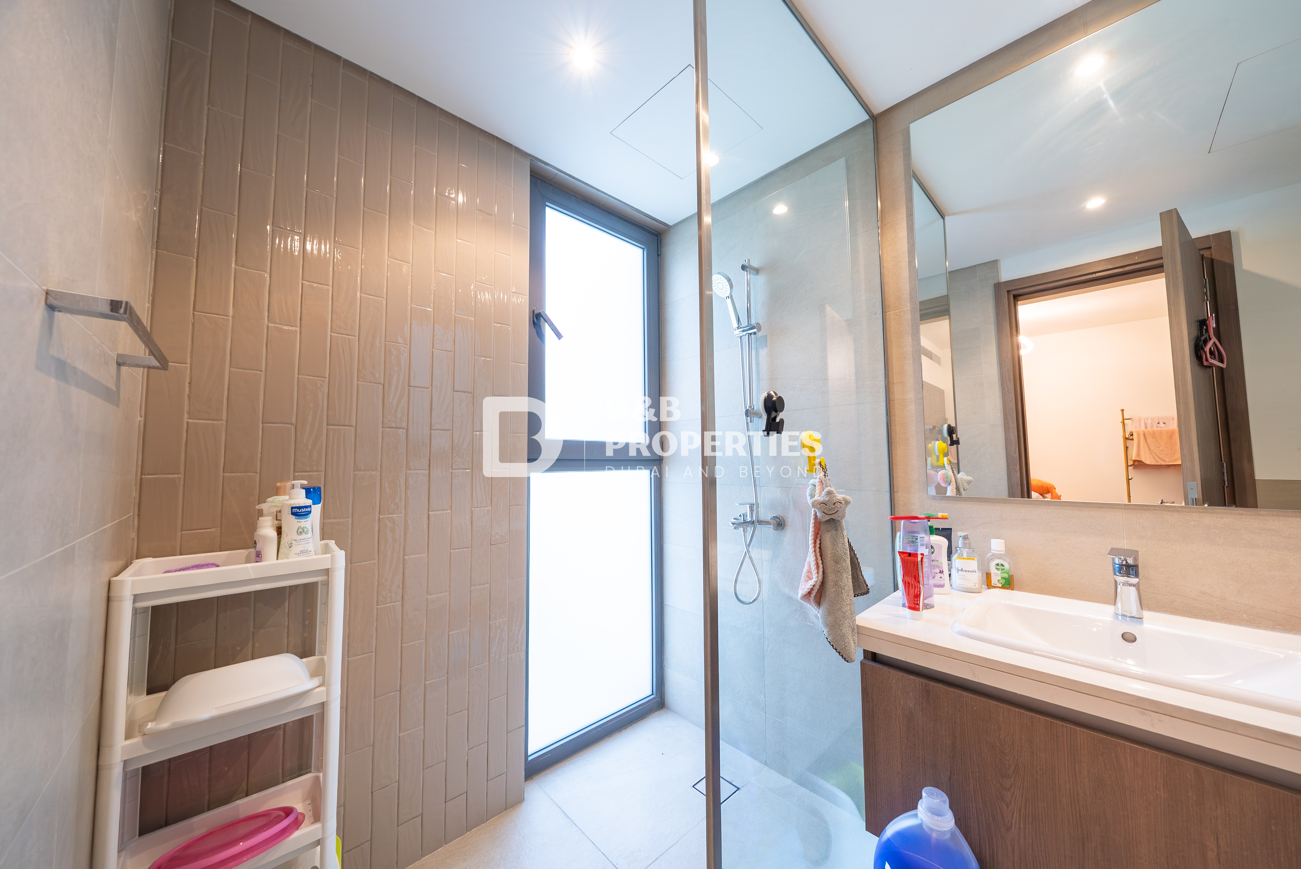 Stunning | Single Row | Close To Amenities