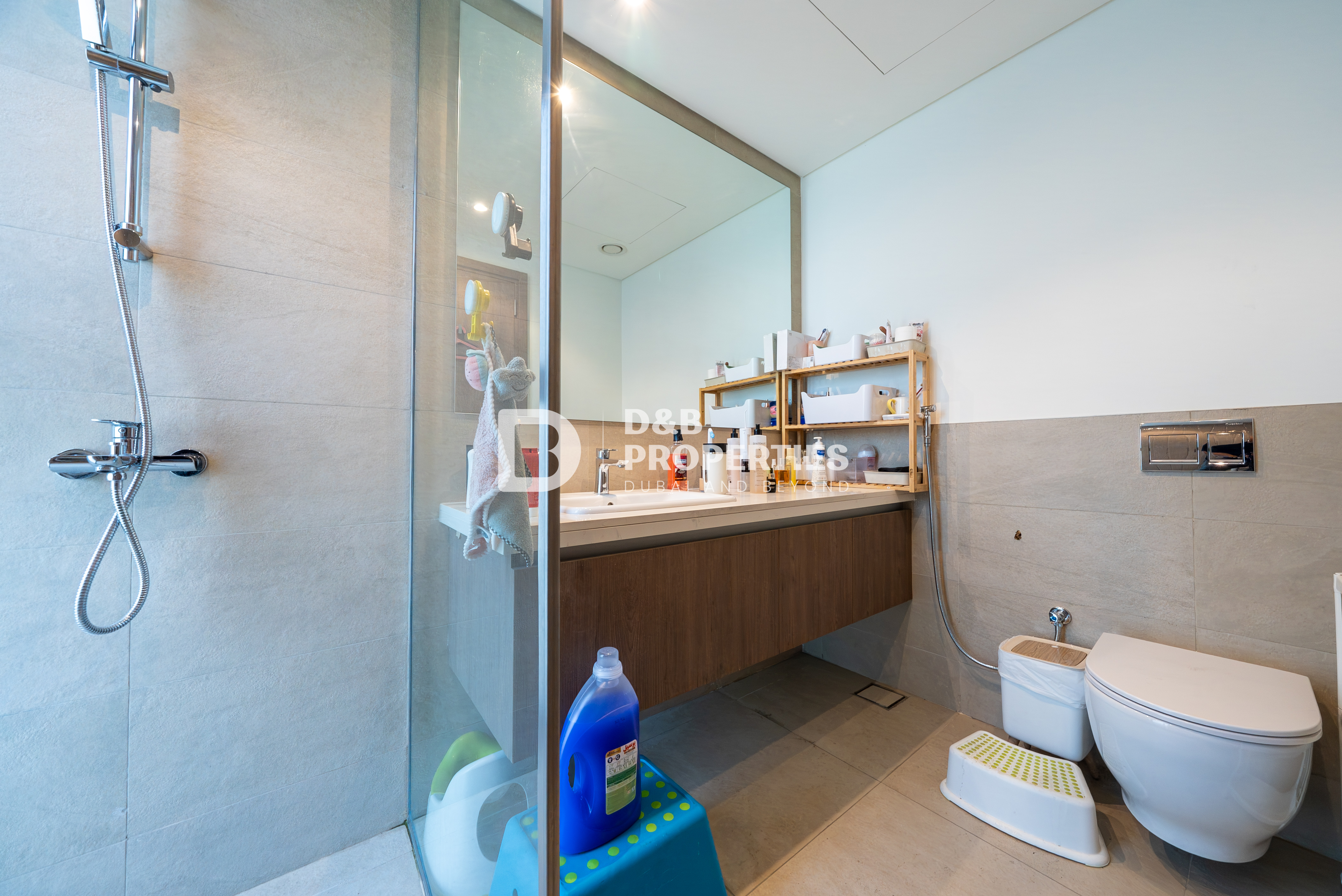 Stunning | Single Row | Close To Amenities