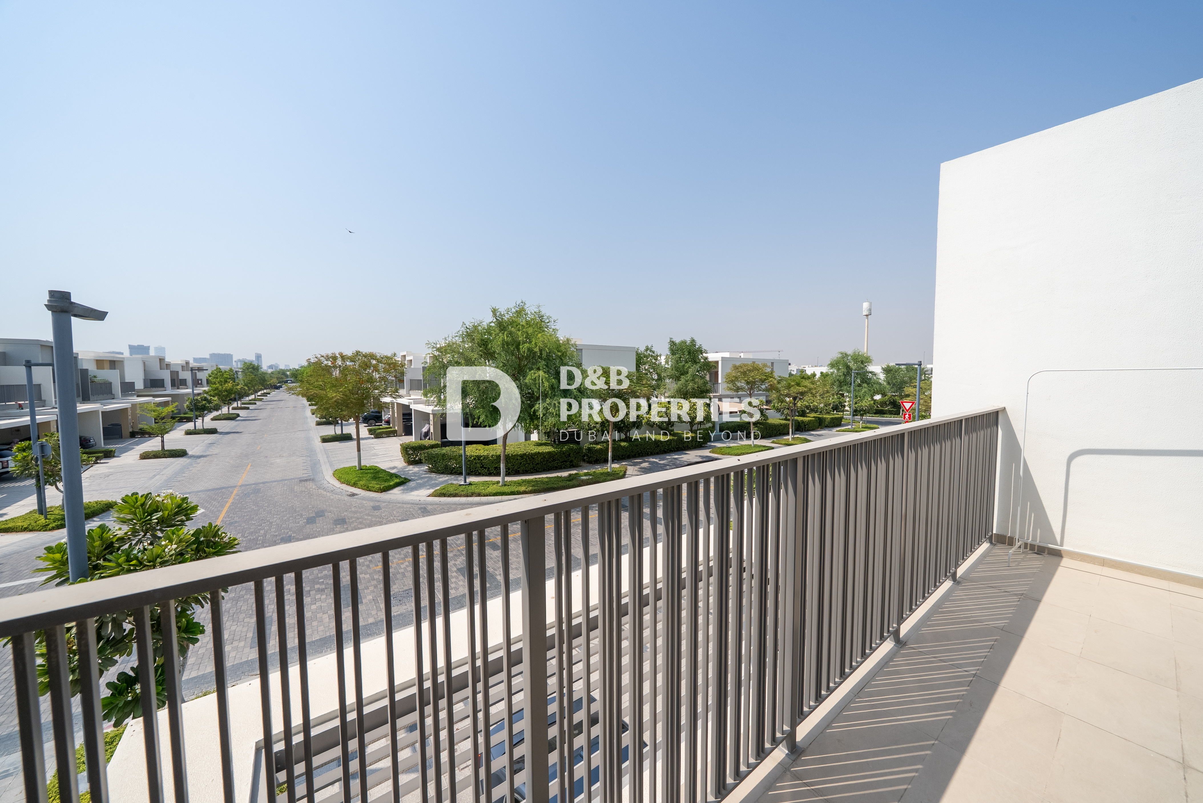 Stunning | Single Row | Close To Amenities