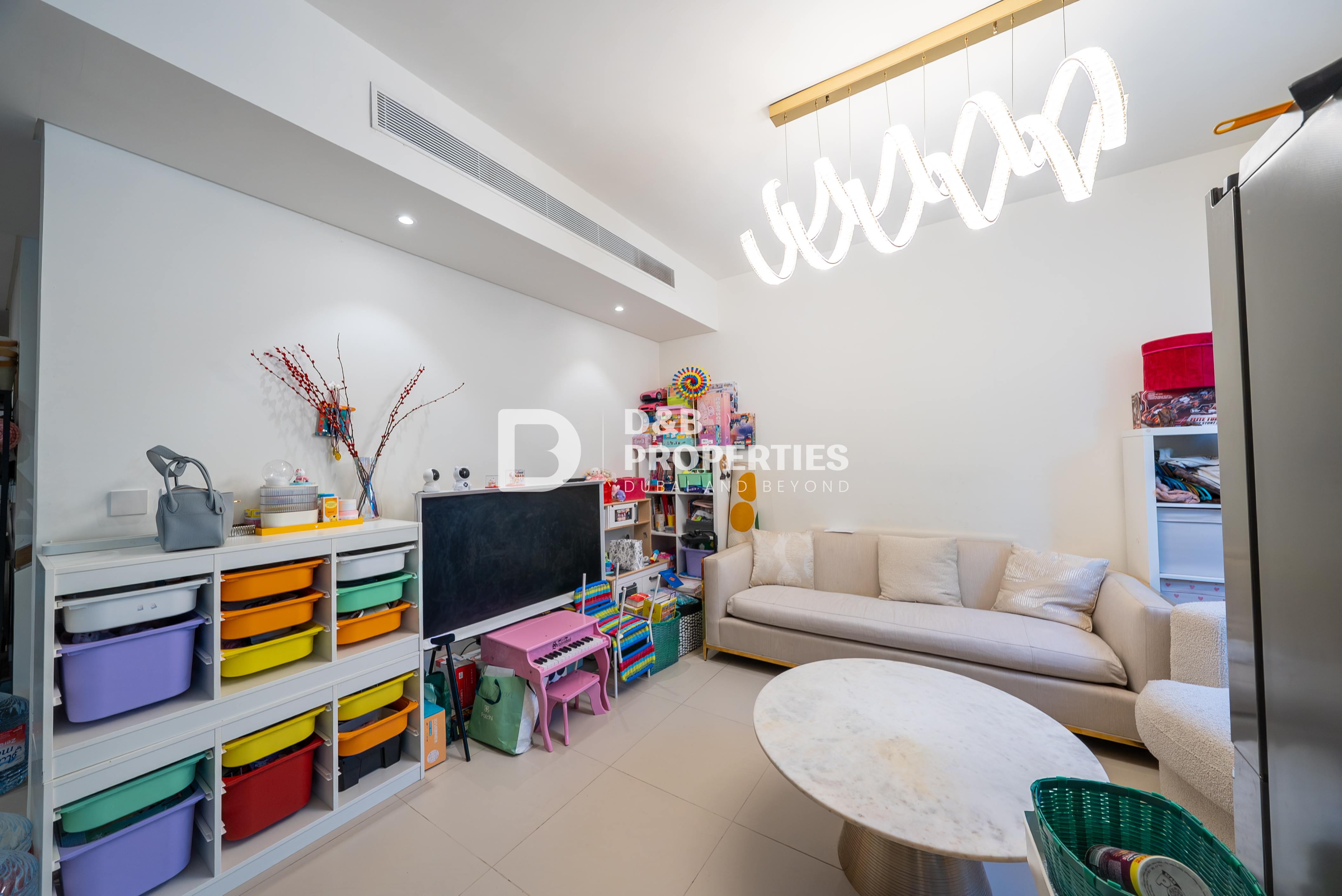Stunning | Single Row | Close To Amenities