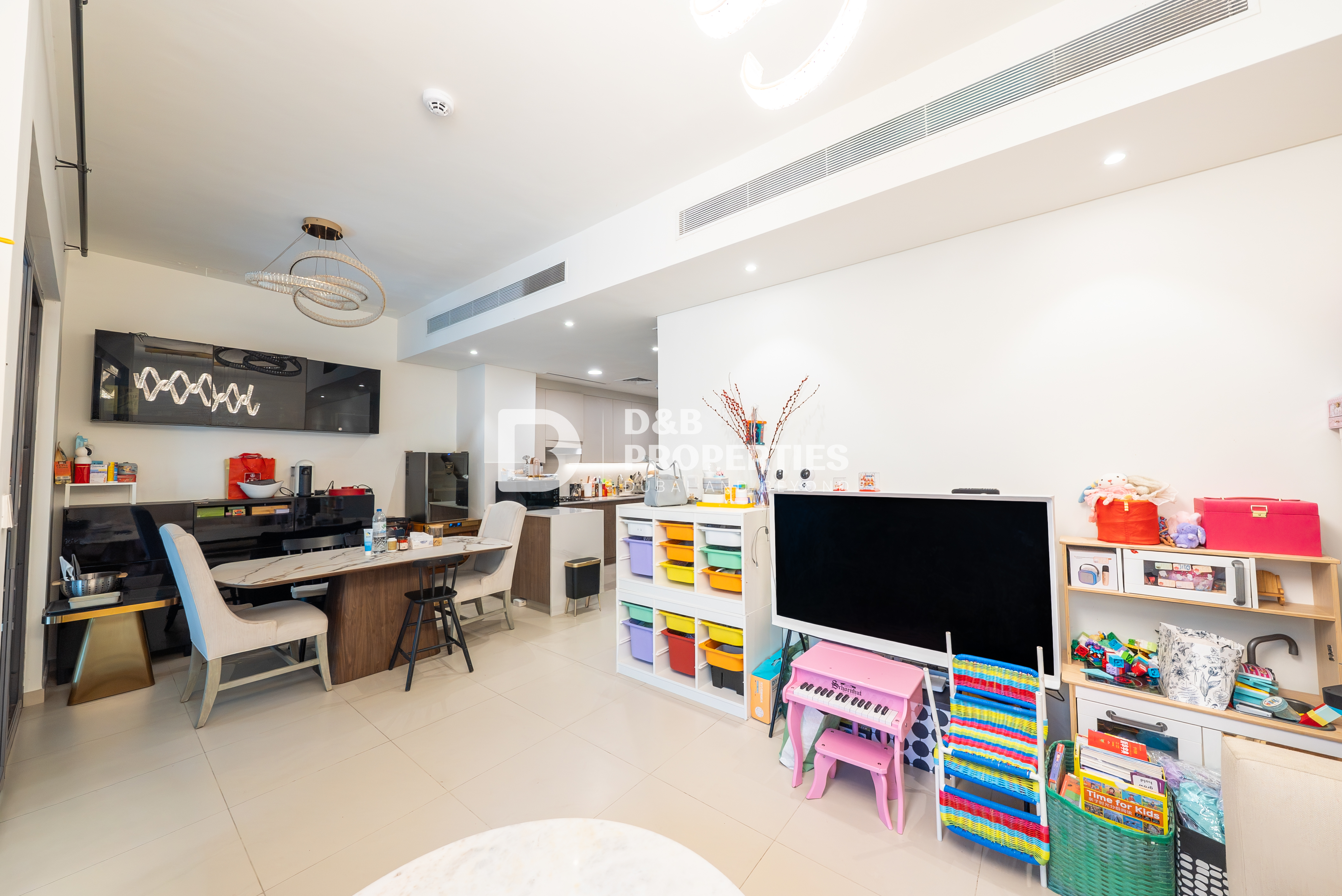 Stunning | Single Row | Close To Amenities