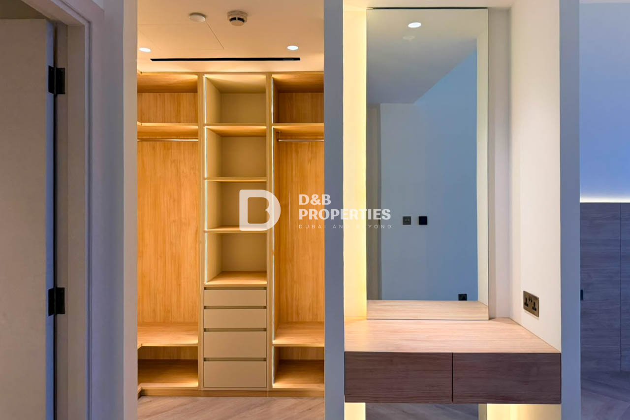Upgraded Type C | Marina & Palm View | Maid's Room